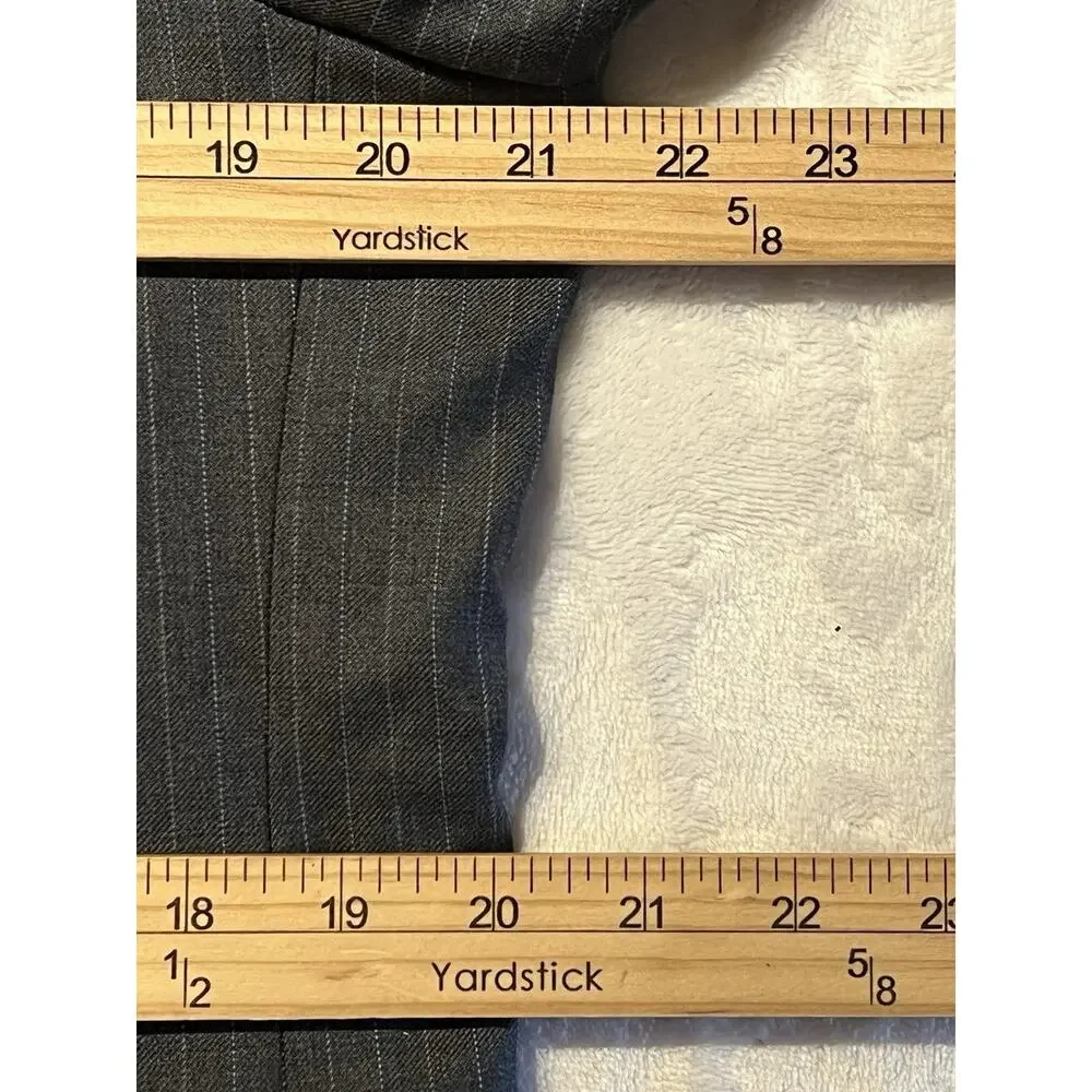 Mint Jos A Bank Signature 40-41R 34x29 Gray with Ice Blue Dashed Stripe Suit Set
